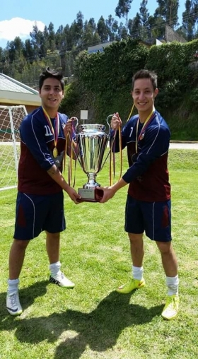 El COLEGIO INTISANA se llevó la Orejona. - Intercolegial de fútbol para exalumnos de Quito